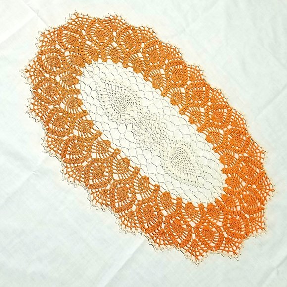 New Hand Crafted Pineapple oval doily, white and coral, 17 1/2" x 27" . - Picture 5 of 5